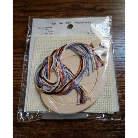 Stitch N Frame Sewing Mini Counted Cross Stitch Kit Happiness Is Needlework NOS - Picture 3 of 4